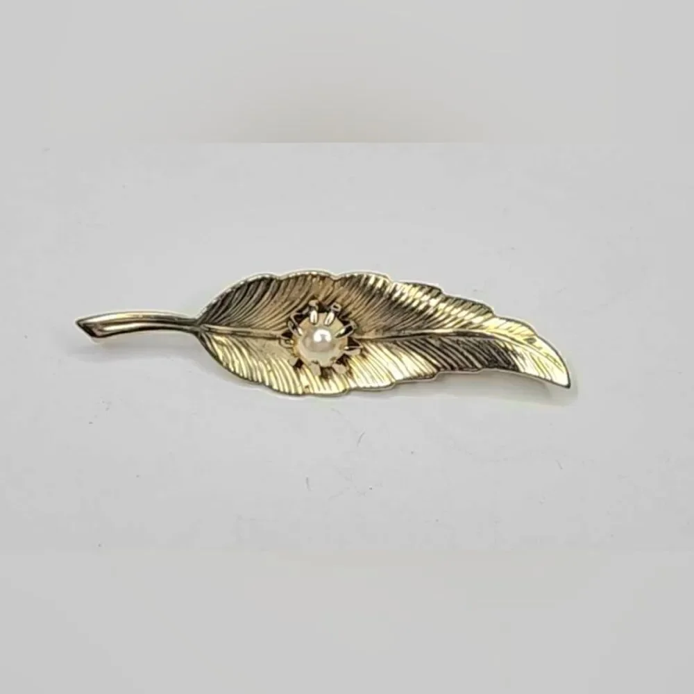Vintage Gold pearl leaf brooch